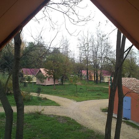 Camping Paradis Bellerive Montfrin Екстериор снимка