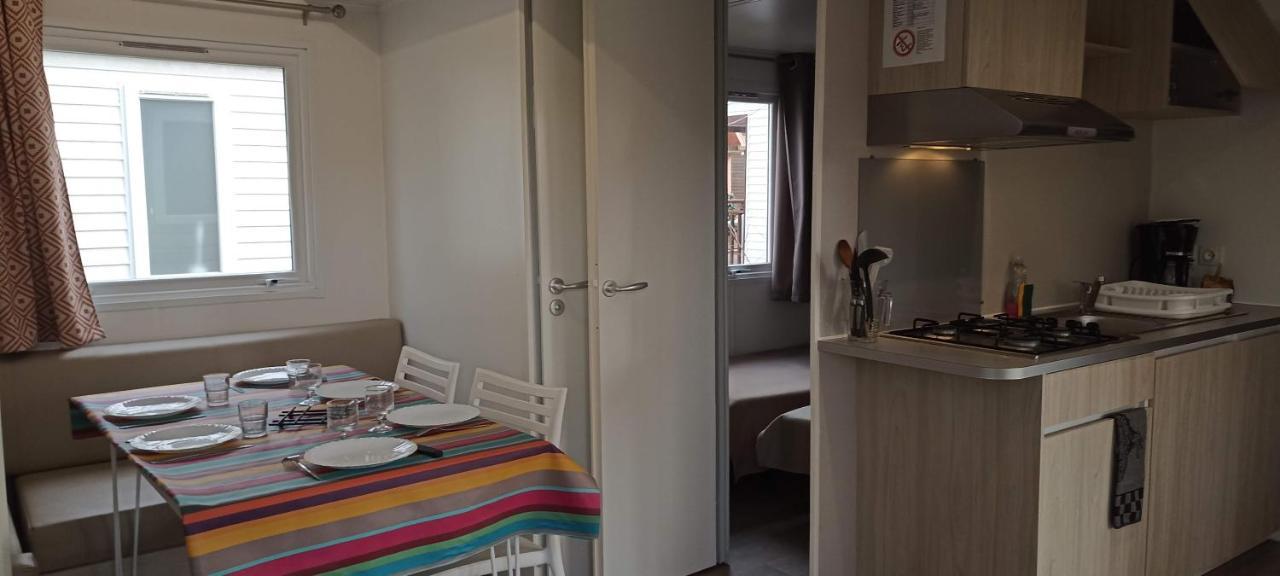 Camping Paradis Bellerive Montfrin Екстериор снимка