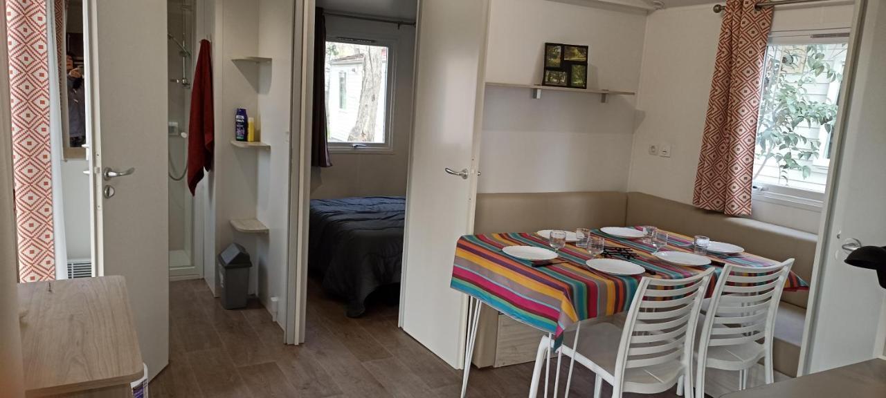 Camping Paradis Bellerive Montfrin Екстериор снимка
