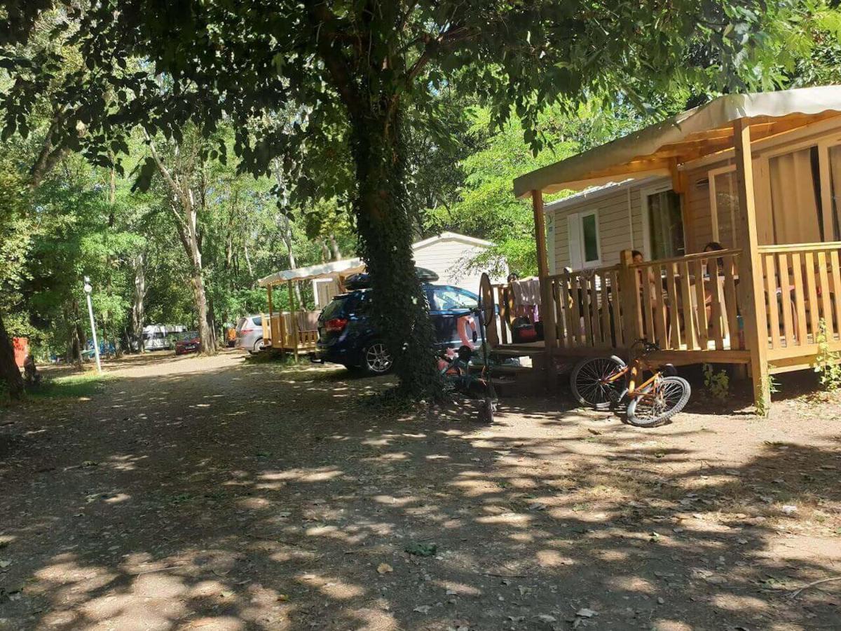Camping Paradis Bellerive Montfrin Екстериор снимка