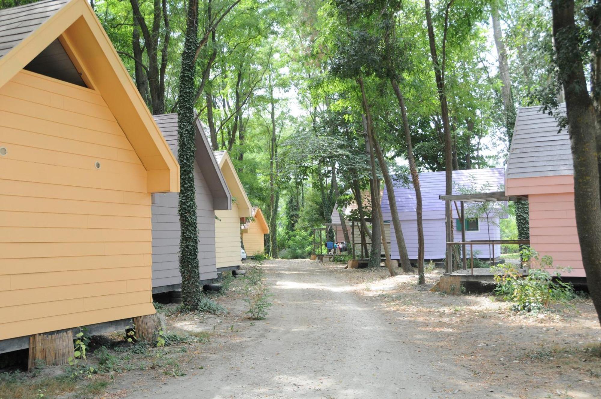 Camping Paradis Bellerive Montfrin Екстериор снимка