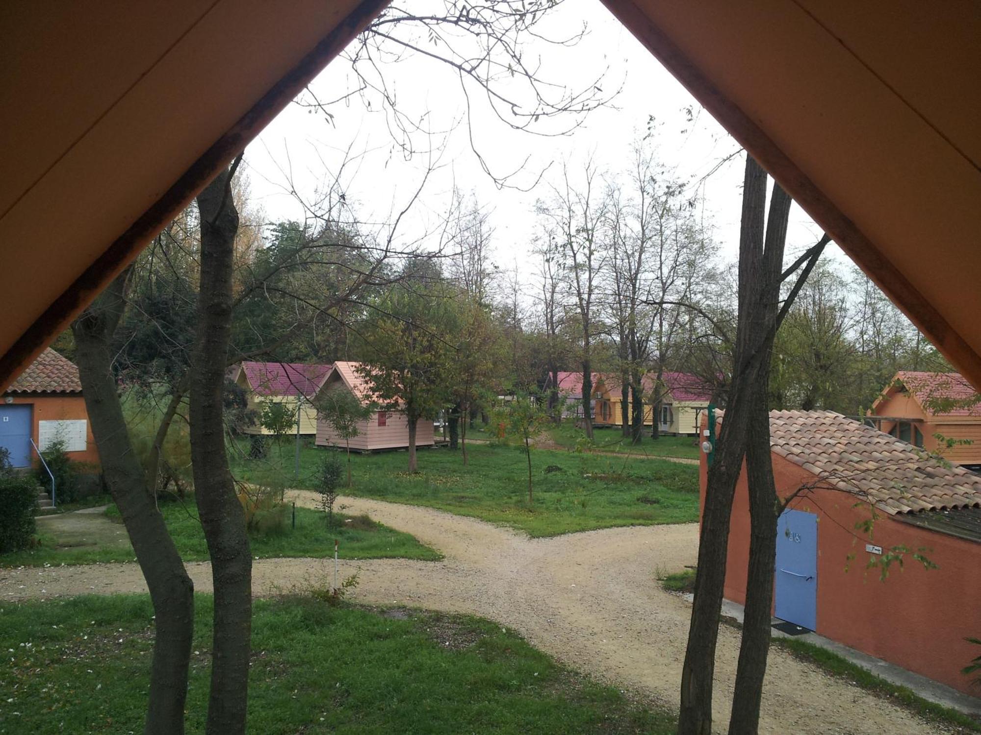 Camping Paradis Bellerive Montfrin Екстериор снимка
