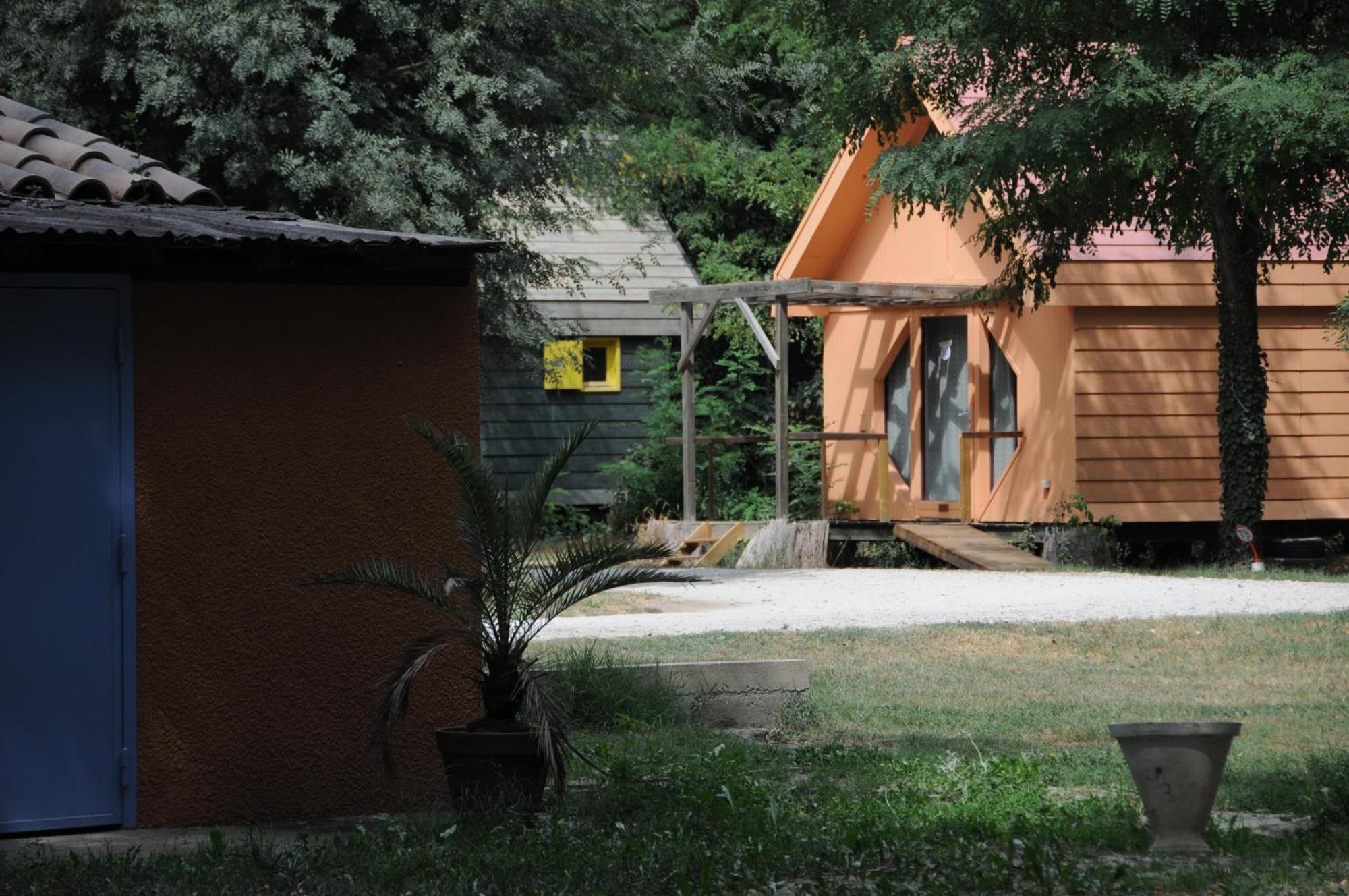 Camping Paradis Bellerive Montfrin Екстериор снимка