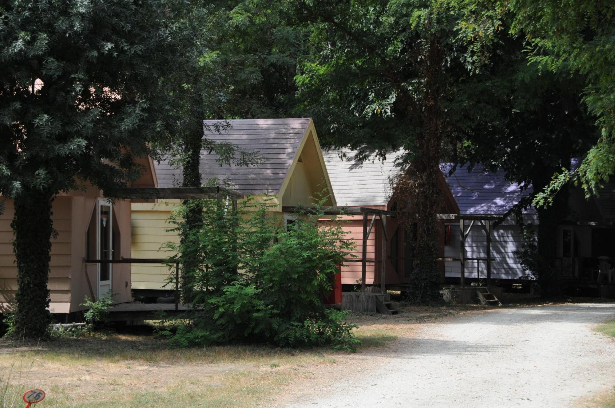 Camping Paradis Bellerive Montfrin Екстериор снимка