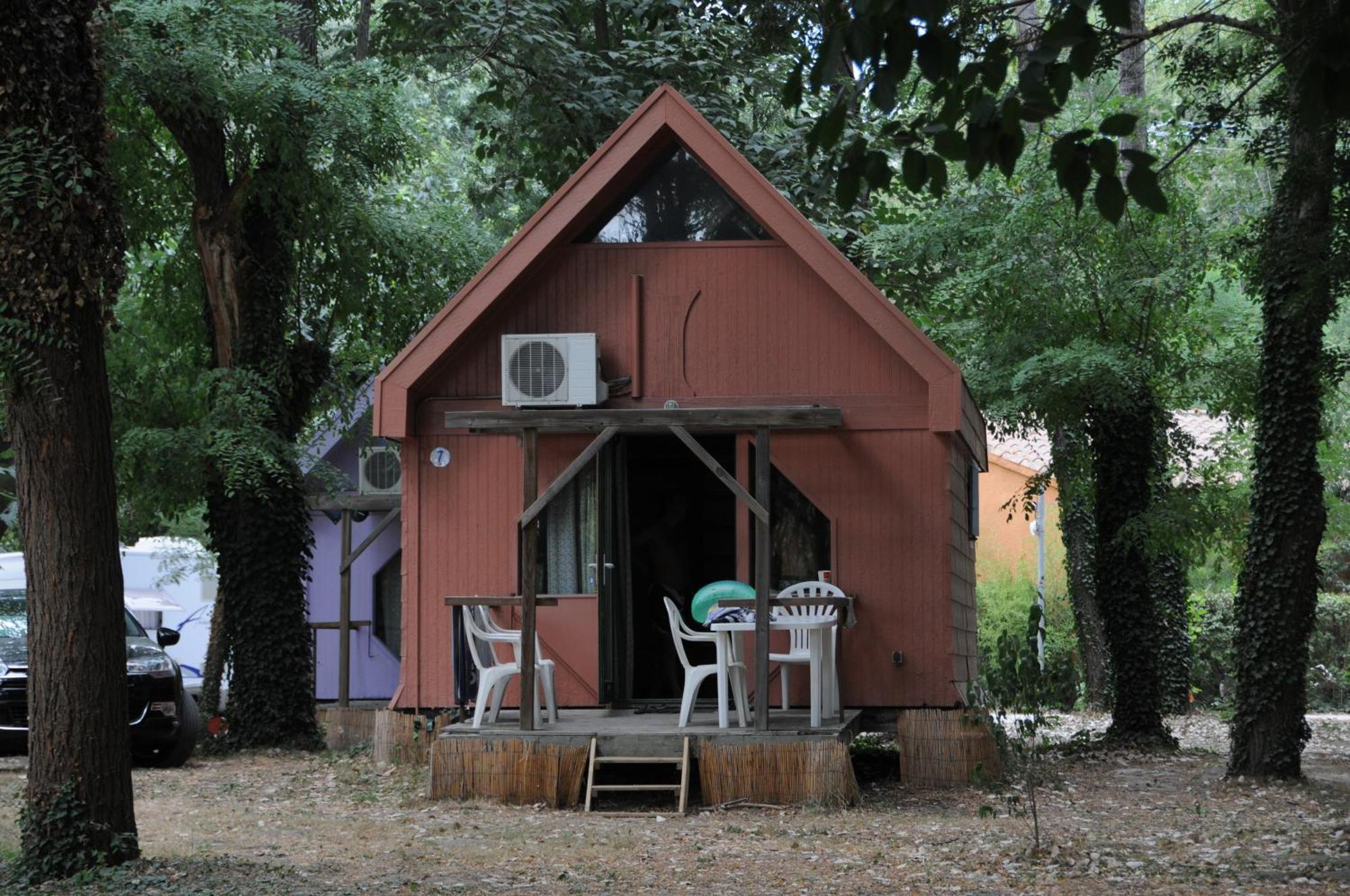 Camping Paradis Bellerive Montfrin Екстериор снимка