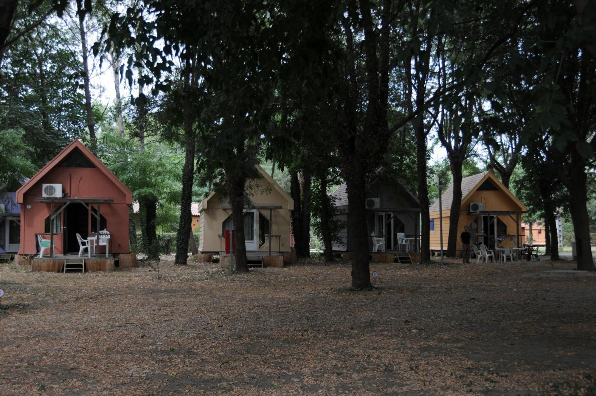 Camping Paradis Bellerive Montfrin Екстериор снимка