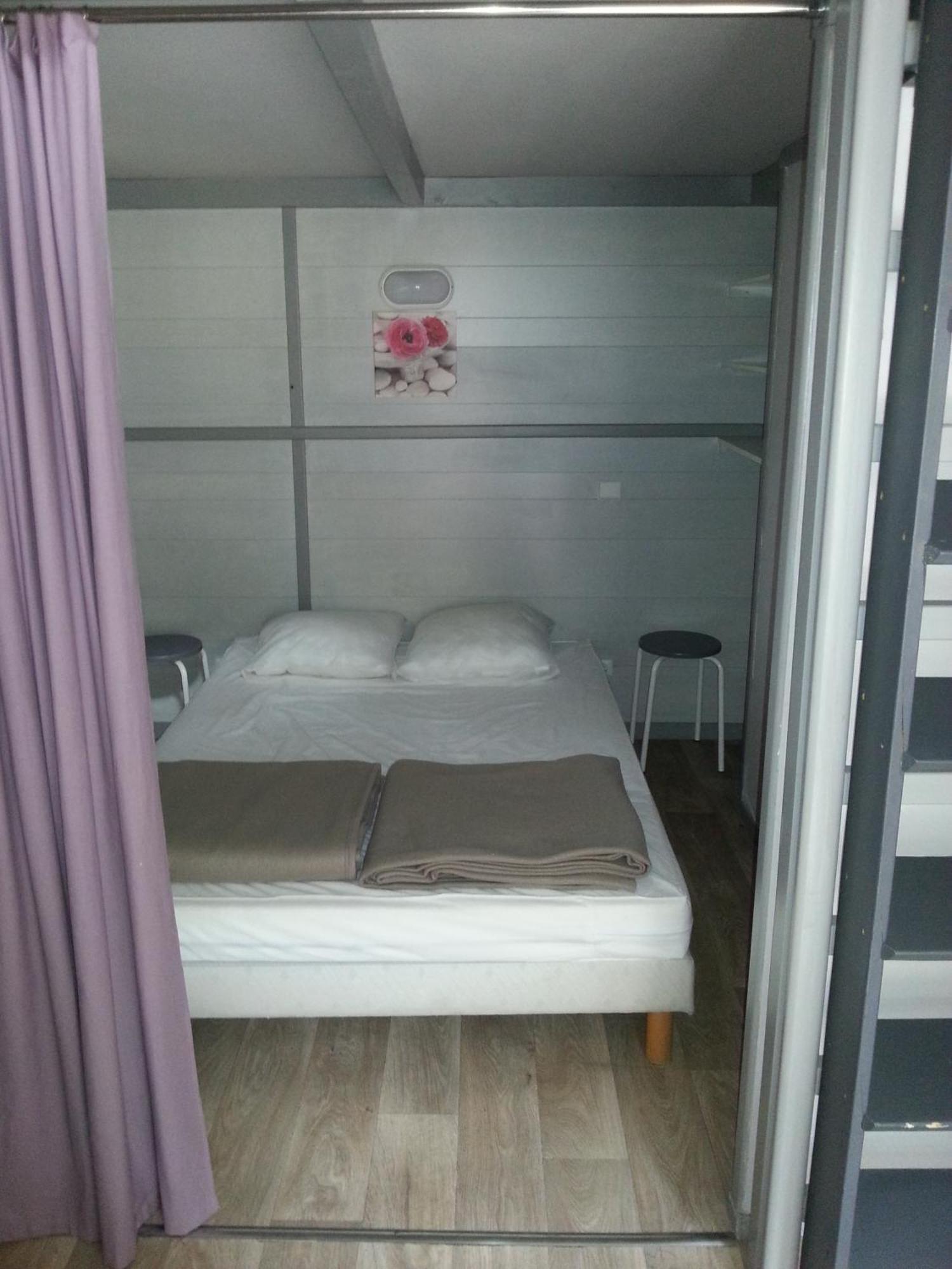Camping Paradis Bellerive Montfrin Стая снимка