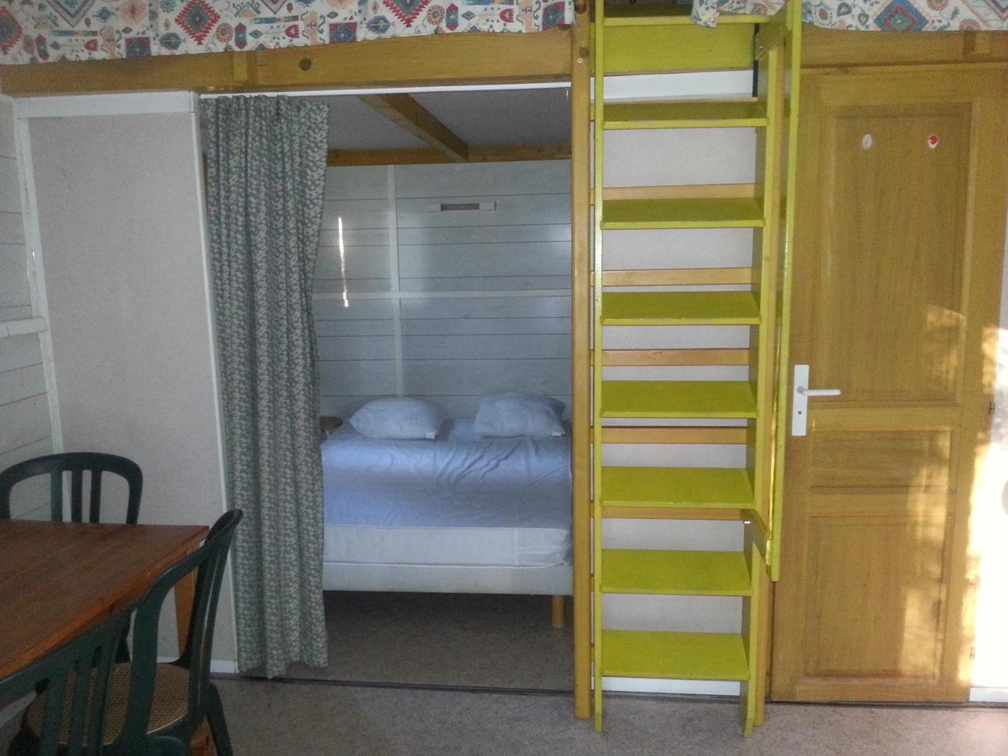 Camping Paradis Bellerive Montfrin Стая снимка