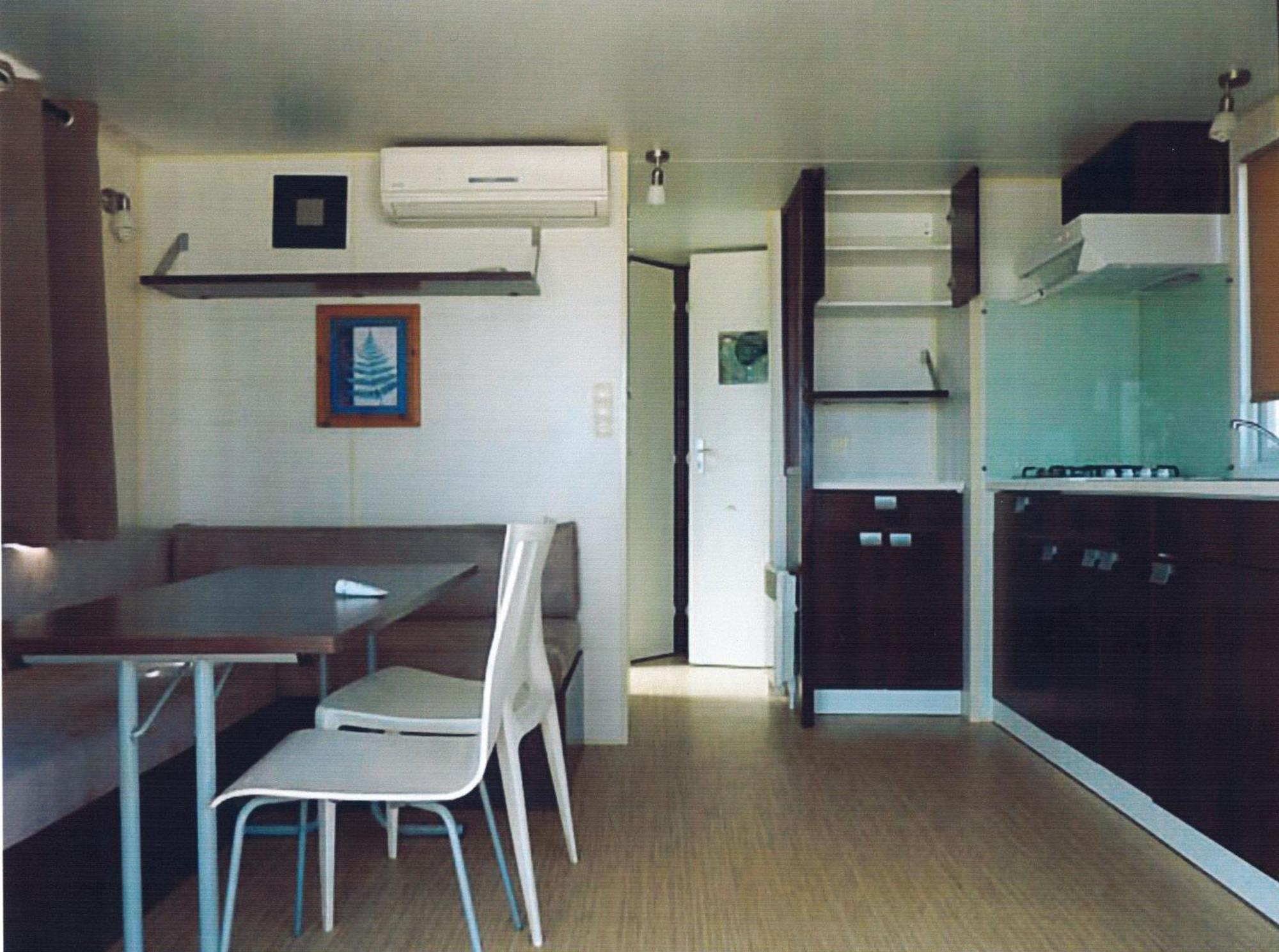 Camping Paradis Bellerive Montfrin Стая снимка