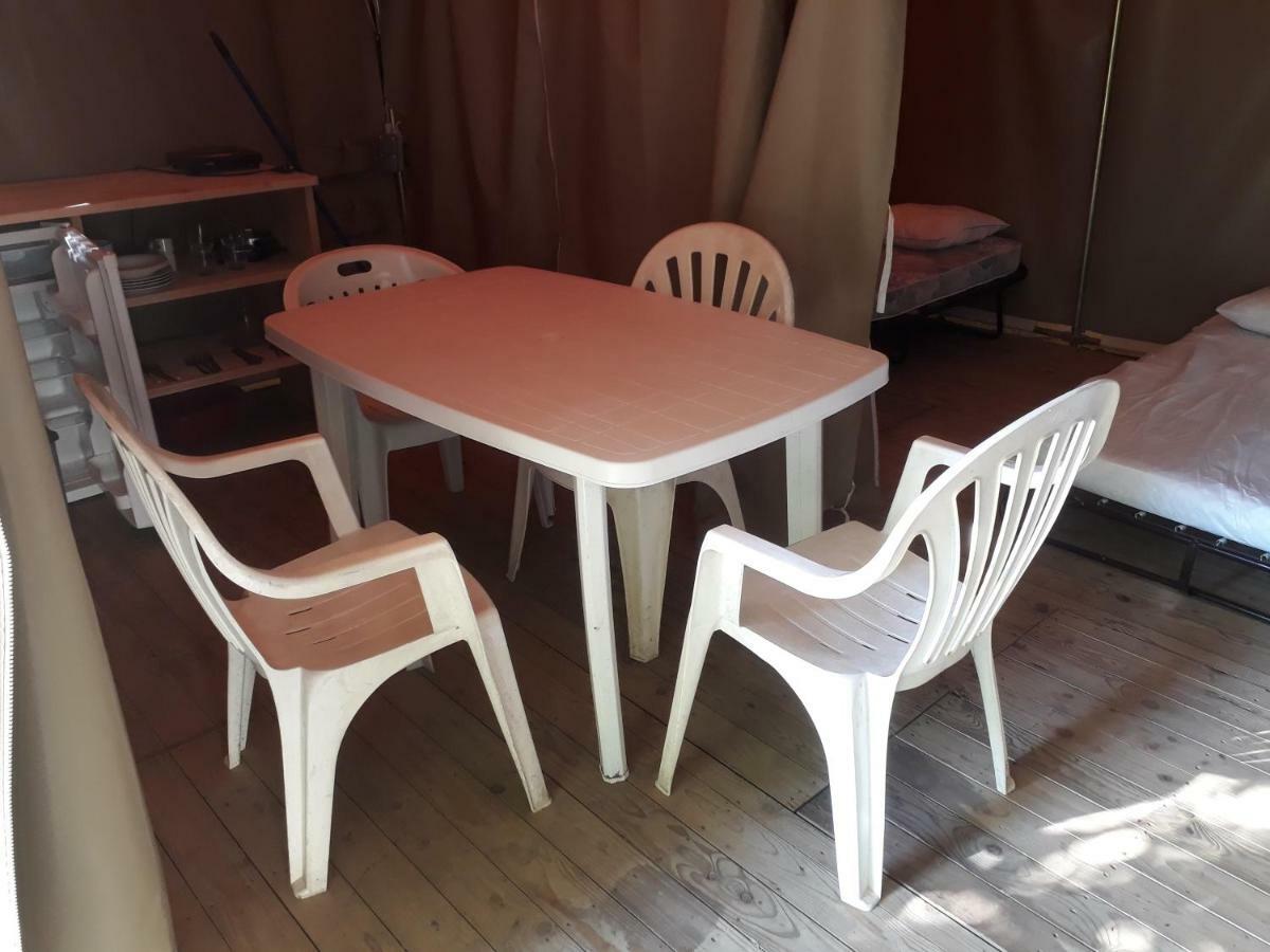 Camping Paradis Bellerive Montfrin Екстериор снимка